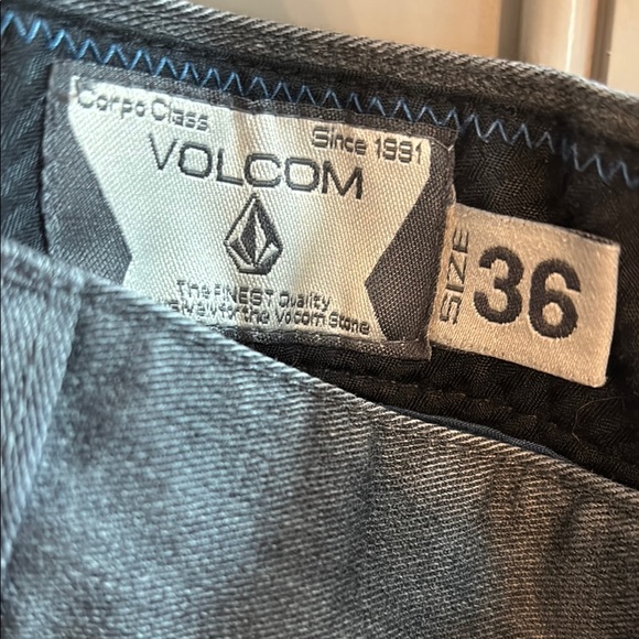Volcom Chino Shorts Flat Front Repreve Gray Men’s Size 36 - Picture 4 of 5